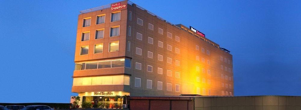 Tulip Inn Zirakpur Exterior foto
