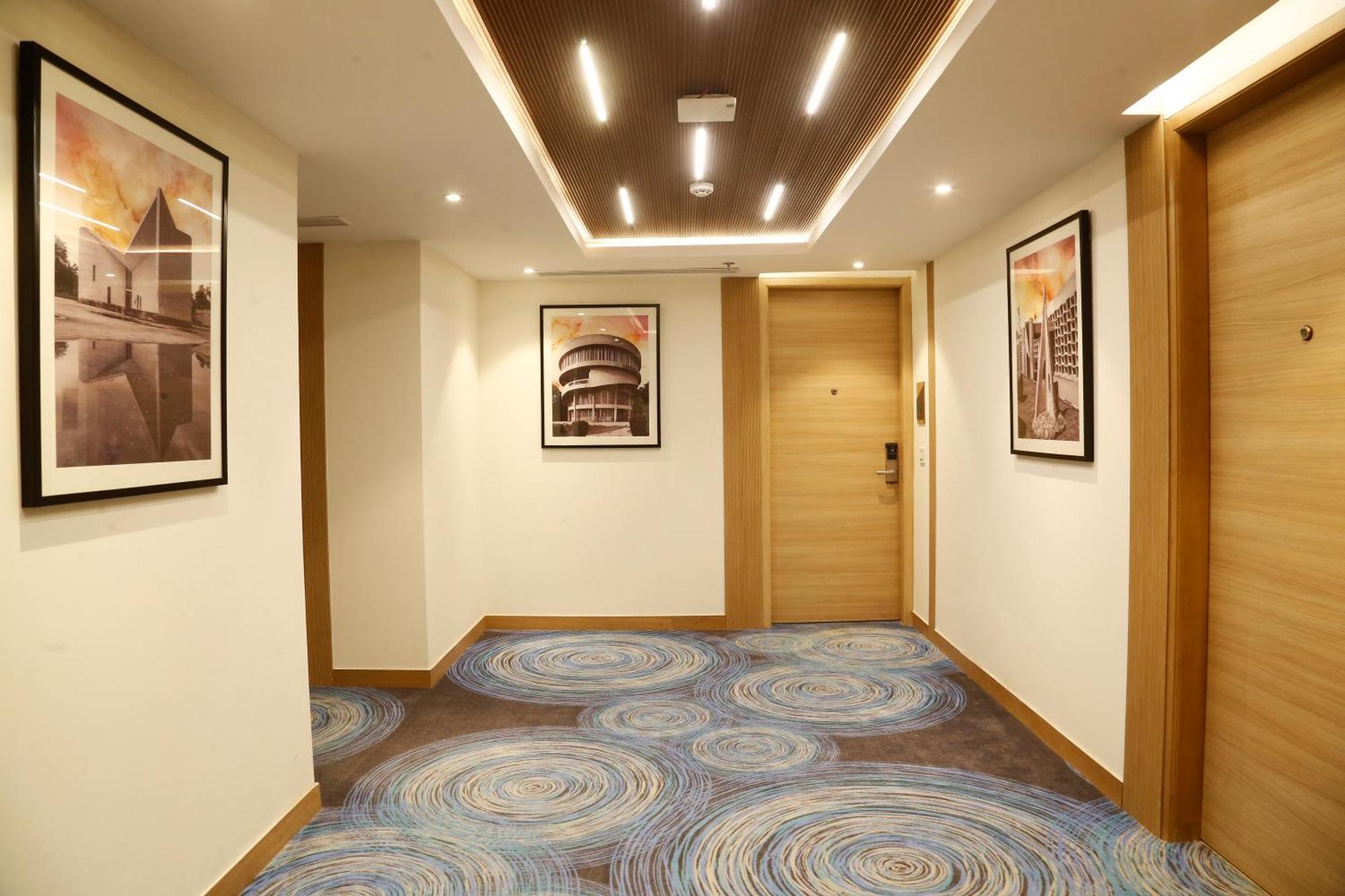 Tulip Inn Zirakpur Exterior foto