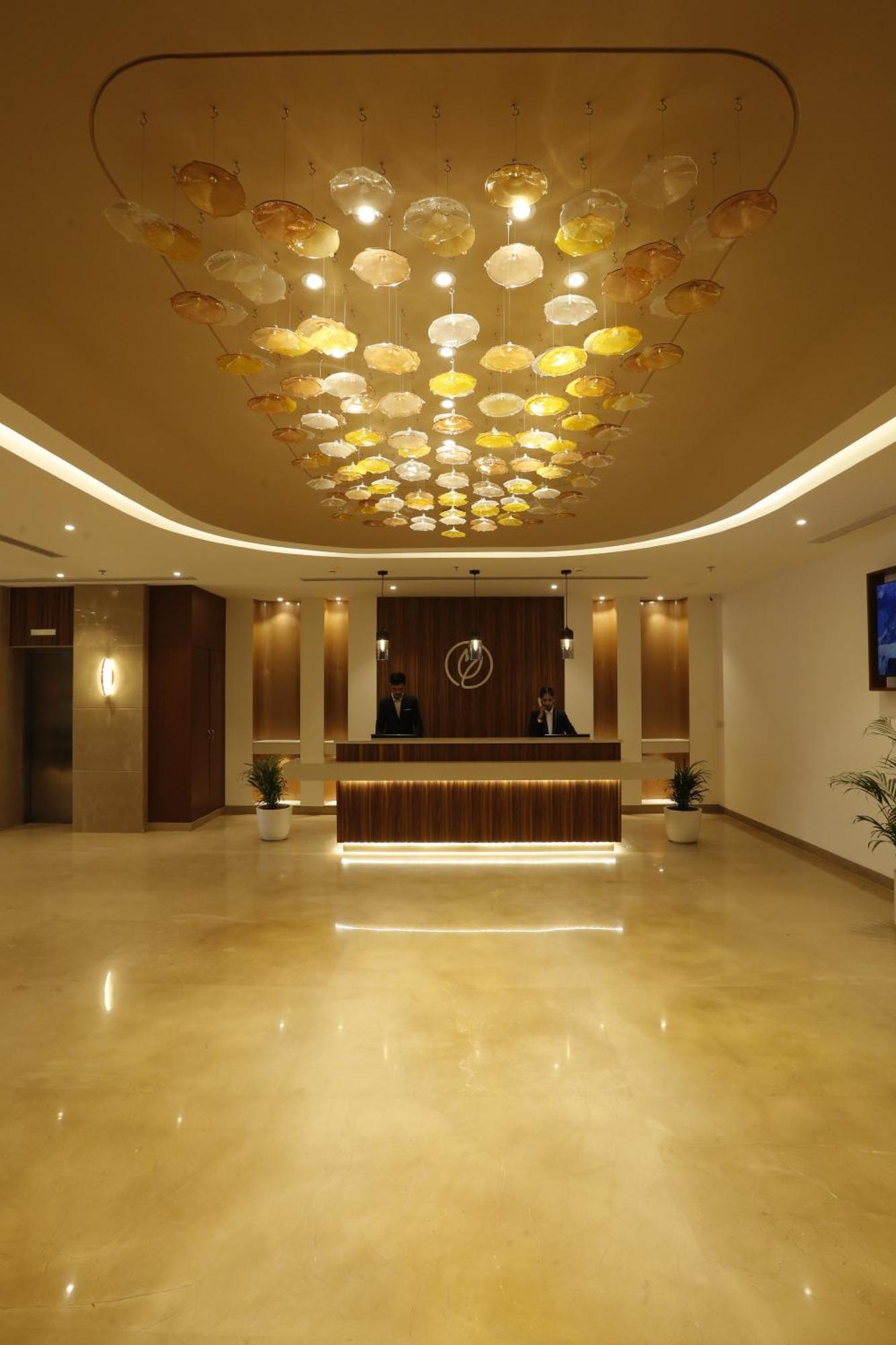 Tulip Inn Zirakpur Exterior foto
