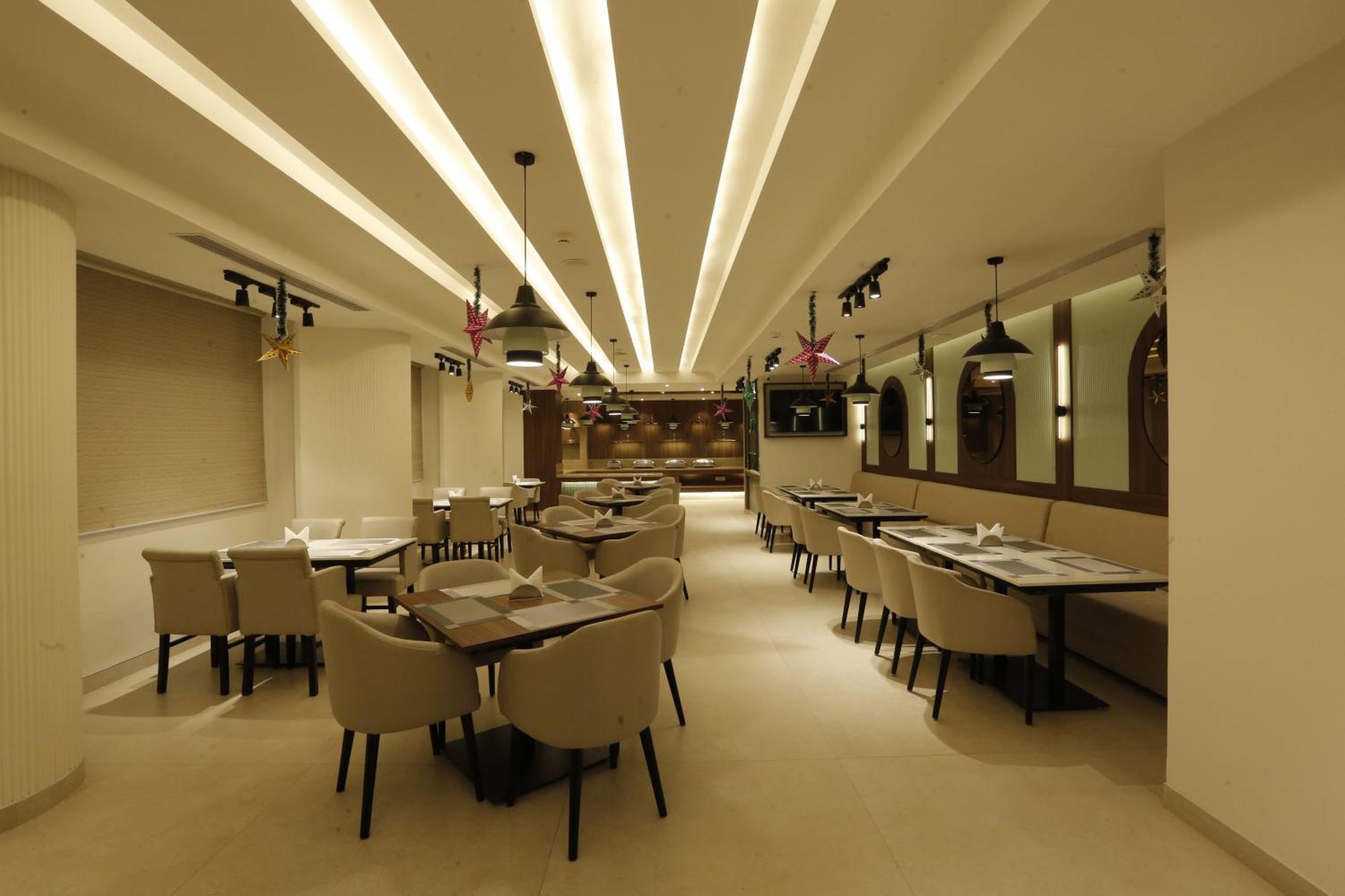 Tulip Inn Zirakpur Exterior foto