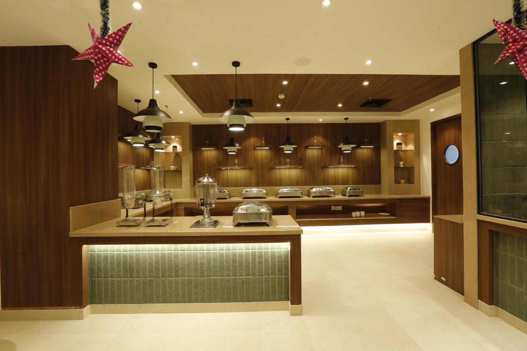 Tulip Inn Zirakpur Exterior foto