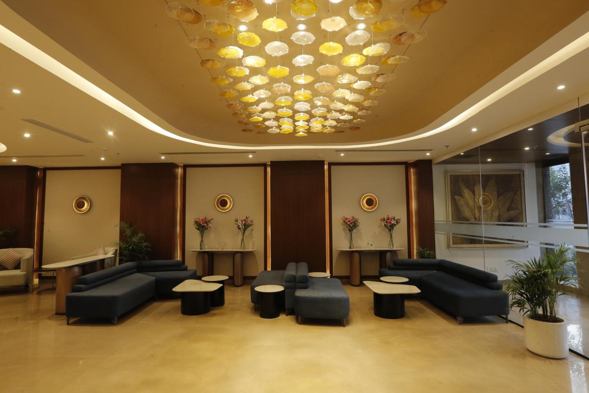 Tulip Inn Zirakpur Exterior foto