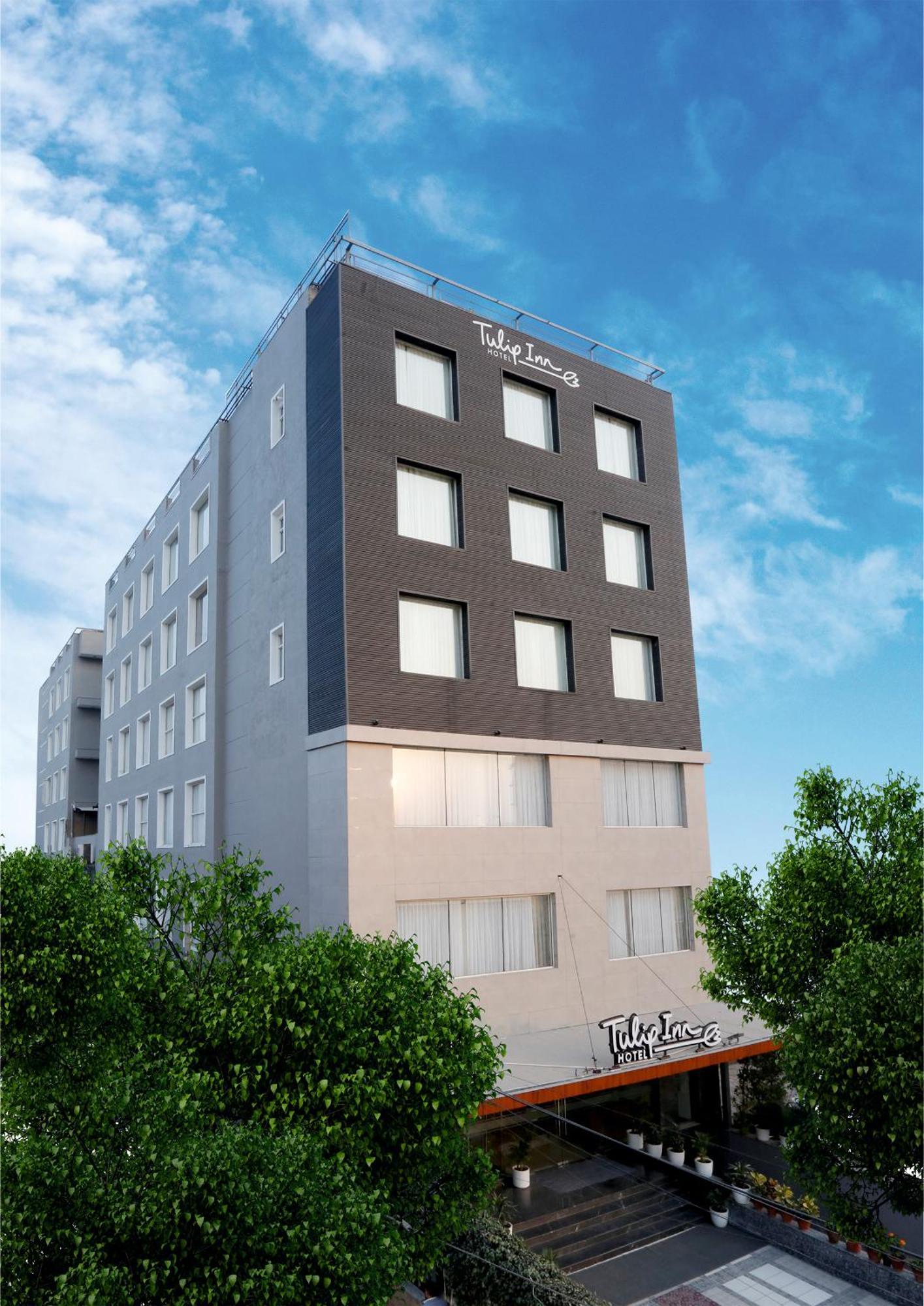 Tulip Inn Zirakpur Exterior foto