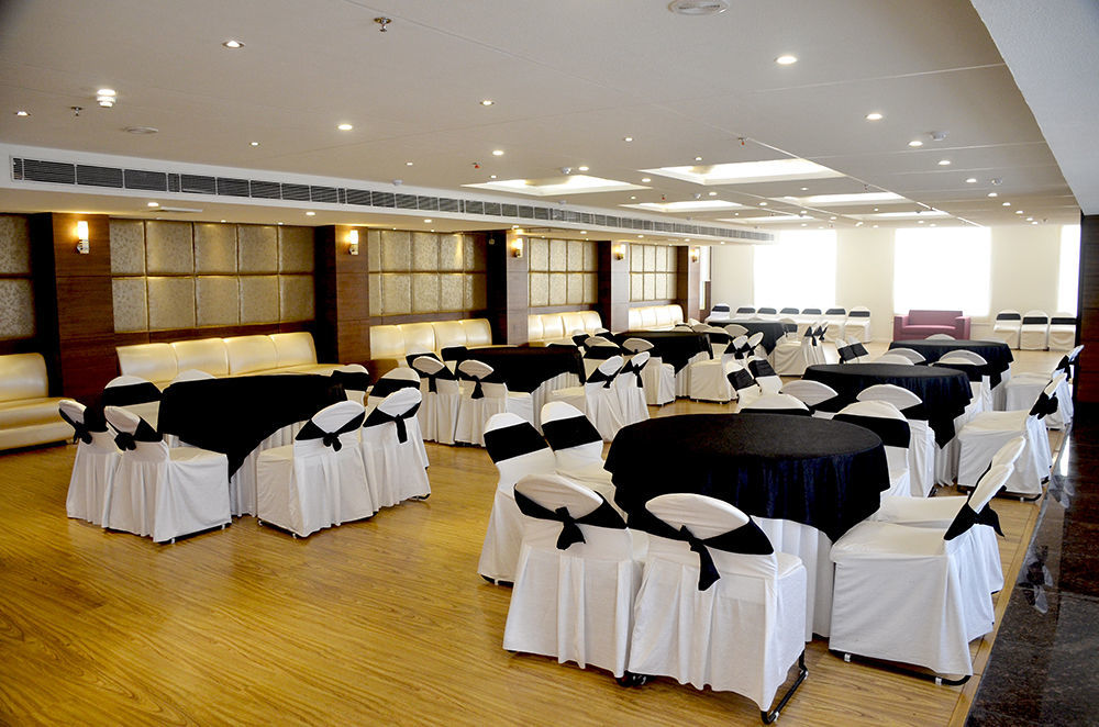 Tulip Inn Zirakpur Exterior foto